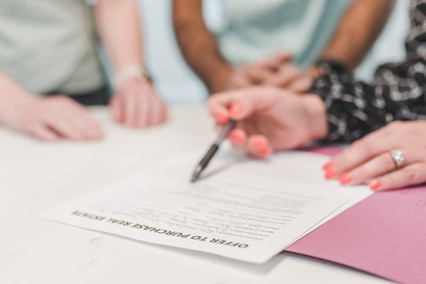 Legal checklist for buying property in Ajman – reviewing and signing real estate documents before purchase.